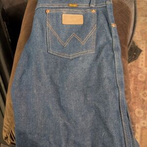 Wrangler Men's 35x32 Relaxed Fit Blue Jeans 💯% Cotton